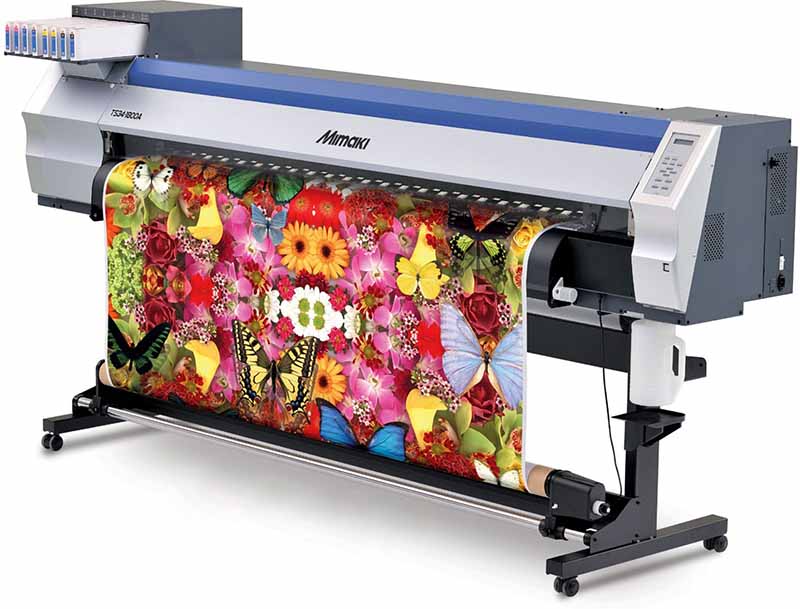 Máy in decal được dùng để in hình ảnh, chữ, mã vạch hoặc họa tiết lên bề mặt vật liệu decal