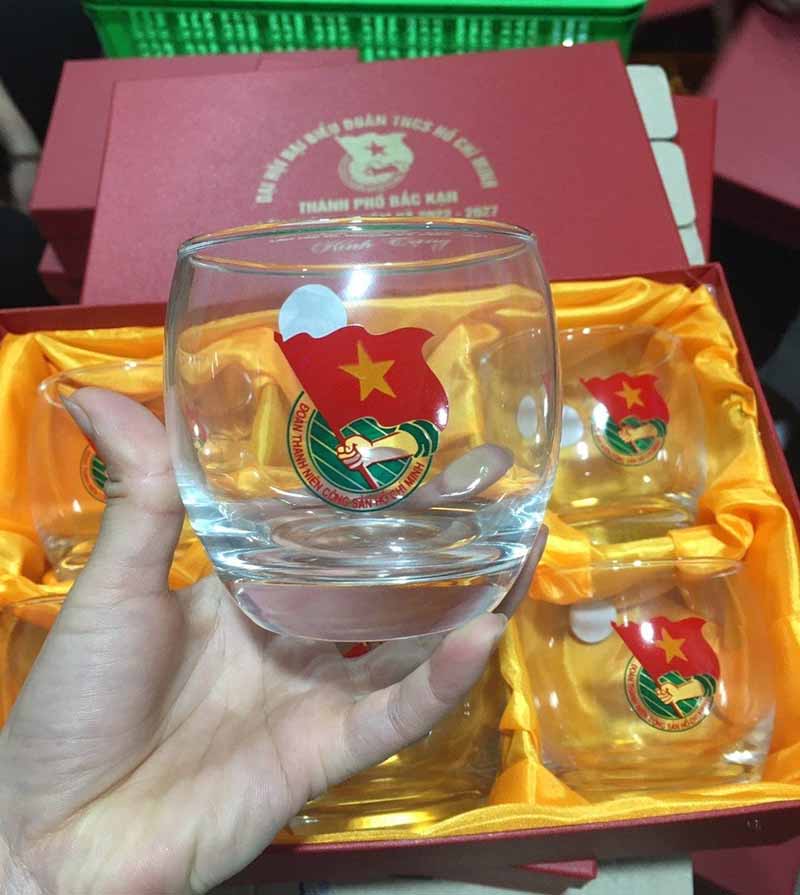 Ly quà tặng được ứng dụng công nghệ in chuyển nhiệt lên thủy tinh