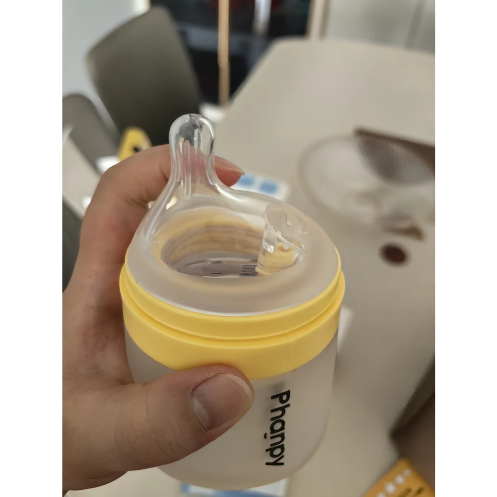 PHANPY | Bình Sữa Thủy Tinh Chống Đầy Hơi Bọc Silicone Dung Tích 160ml - 240ml