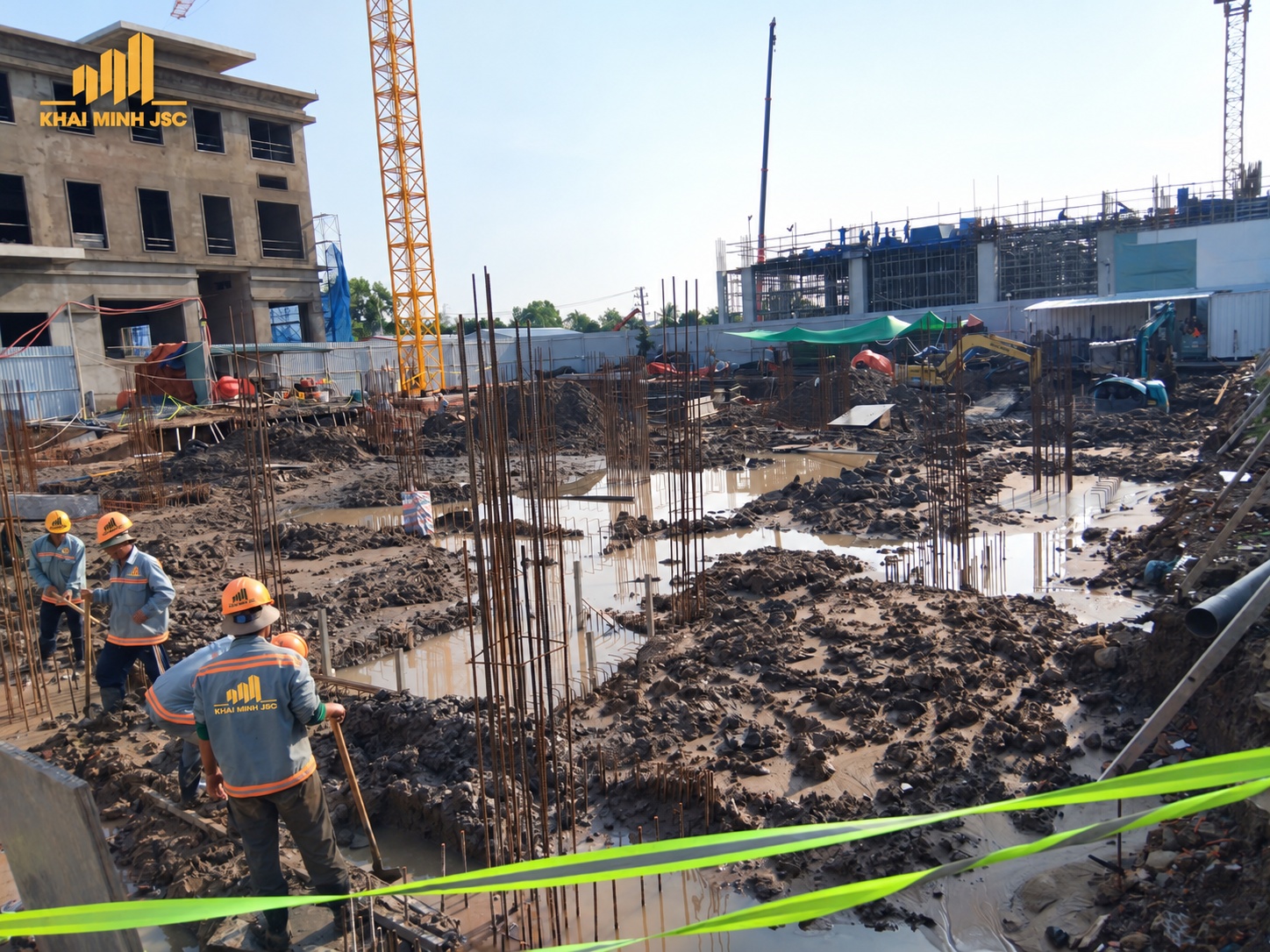 Hình 1  Tổng quan khu vực thi công phần ngầm và các vị trí cốt thép chờ