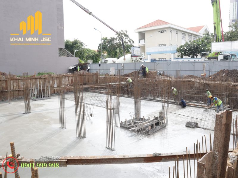  Đội ngũ nhân công thi công biệt thự