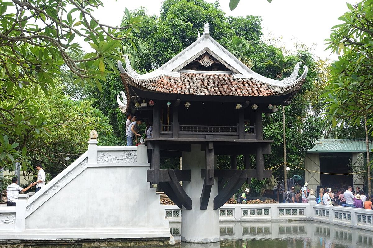 Chùa Một Cột, công trình kiến trúc nổi tiếng Việt Nam đặt trên trụ đá giữa hồ ở Hà Nội Chùa Một Cột, công trình kiến trúc nổi tiếng Việt Nam đặt trên trụ đá giữa hồ ở Hà Nội