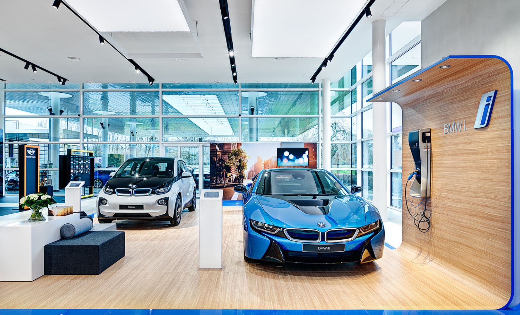 Mẫu thiết kế showroom oto sang trọng 6