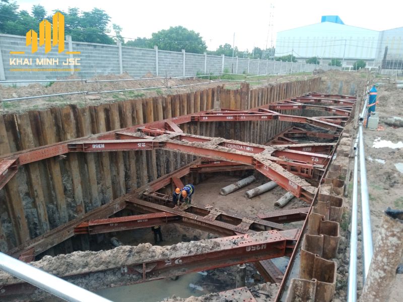  Thiết lập hệ thống văng chống và tường vây bảo vệ