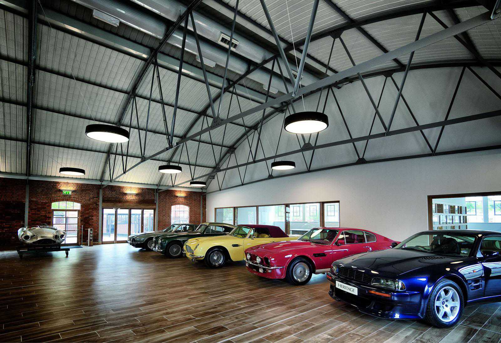 Tổng hợp những mẫu thiết kế nội thất showroom oto