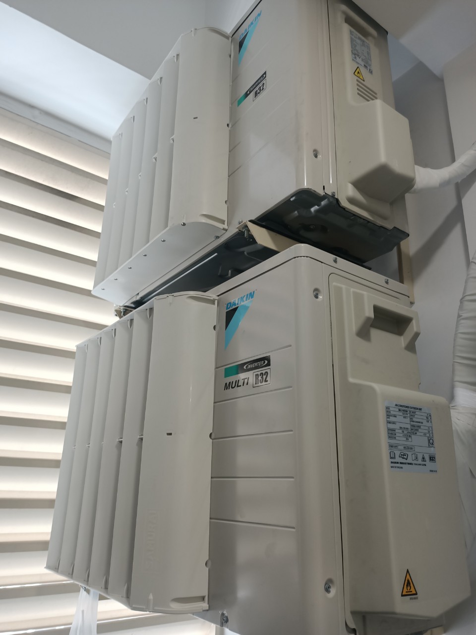 Miếng hướng gió dàn nóng máy lạnh (hay bộ chuyển hướng gió dàn nóng) chức năng, cấu tạo và kích thước??