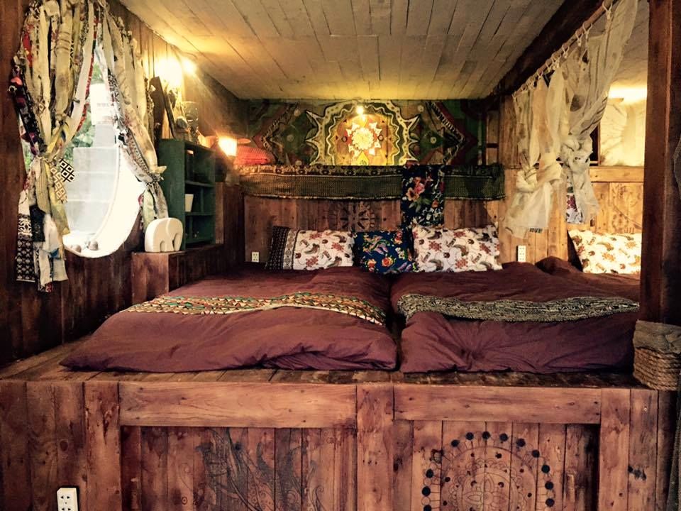 Gợi ý cách trang trí phòng ngủ homestay độc đáo, sáng tạo 19 Toàn bộ các họa tiết trang trí phòng ngủ hình thổ cẩm theo phong cách boho
