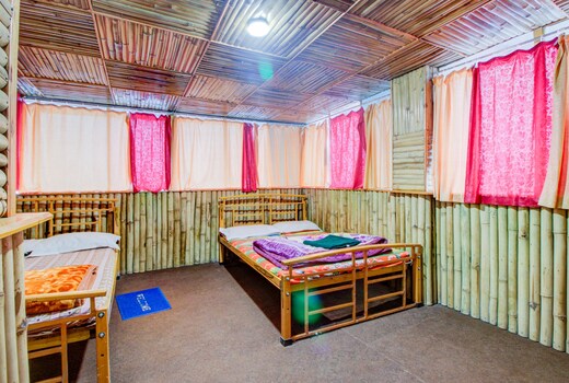 Gợi ý cách trang trí phòng ngủ homestay độc đáo, sáng tạo 24 Một phòng ngủ được làm từ tre khá độc đáo và gần gủi của Swarna Sikhar Homestay tại Ấn Độ