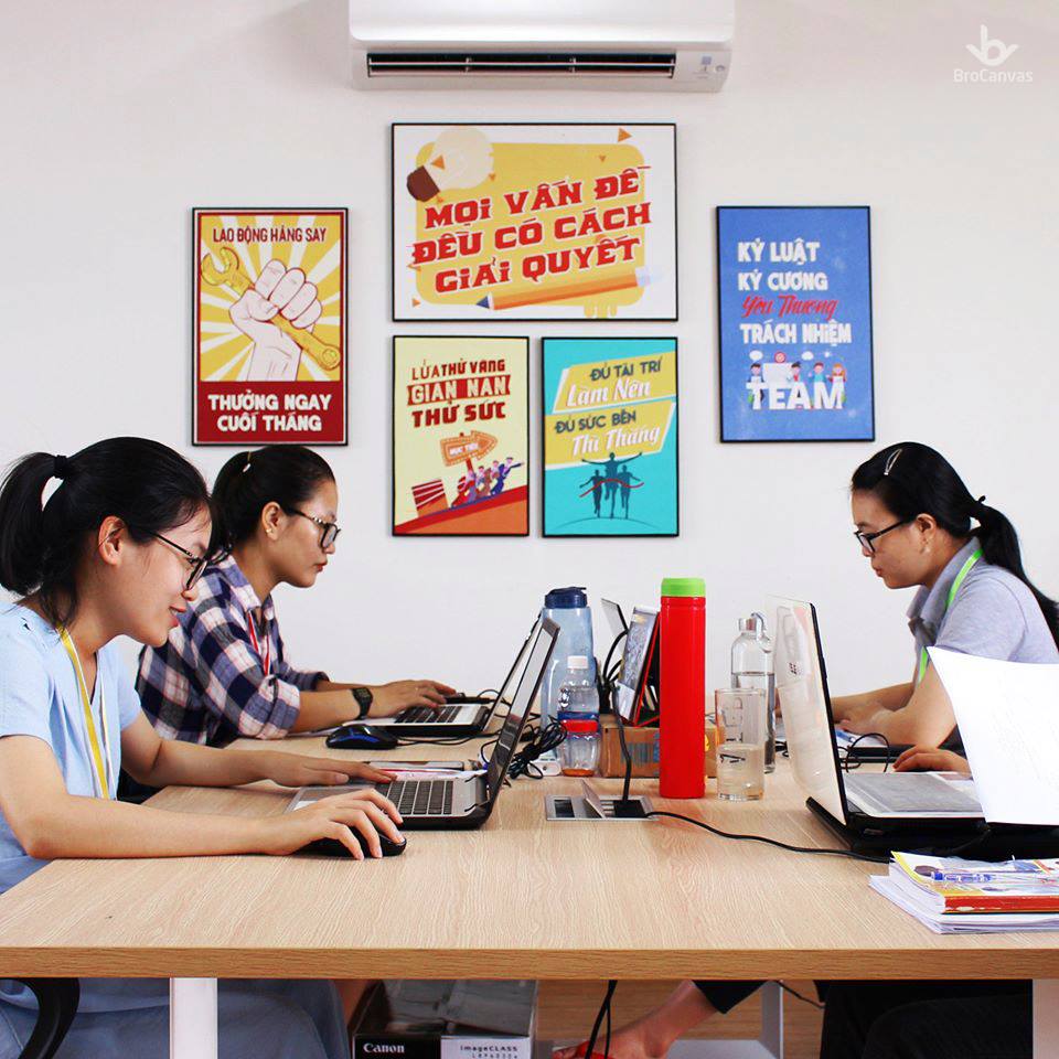 Tranh cổ động là gì? Những điều phải biết về tranh này trước khi mua 6 Tranh cổ động tạo nên sức mạnh lớn trong các văn phòng làm việc
