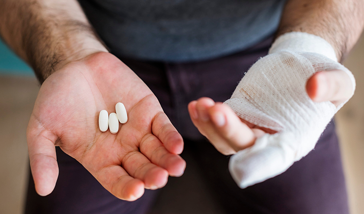 Những loại thuốc và dụng cụ y tế nhất định phải có trong tủ thuốc gia đình