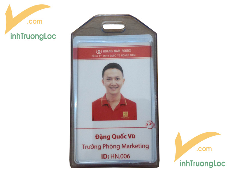 Mẫu bao nhựa đựng thẻ đeo dọc mẫu nhọn phần đầu