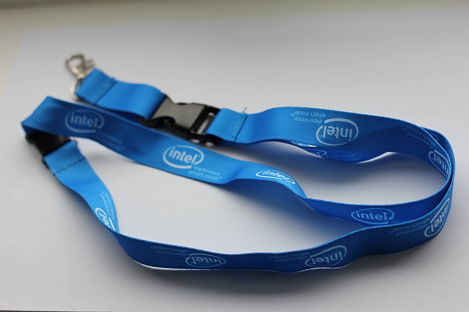 Dây đeo thẻ công ty Intel