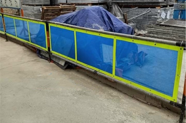 Lưới PVC may dây phản quang