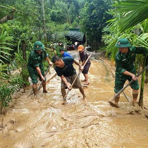 Khắc phục môi trường và nguồn nước sau lũ Khắc phục môi trường và nguồn nước sau lũ