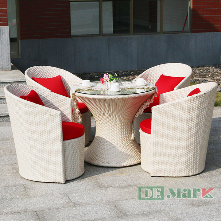 Bàn Ghế Mây Nhựa: Sự Kết Hợp Hoàn Hảo Giữa Thiên Nhiên Và Hiện Đại