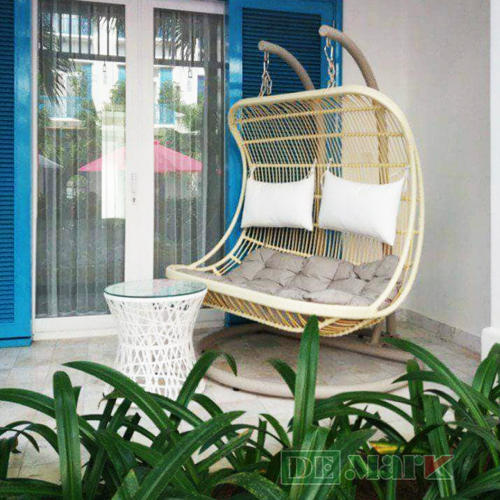 Muốn Tạo Góc Thư Giãn Ngoài Trời Nên Chọn Bàn Ghế Hay Xích Đu?