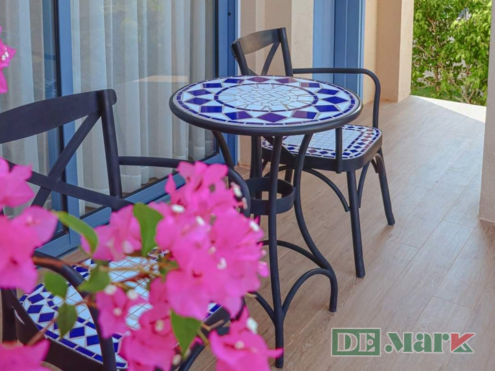 Bộ bàn ghế sắt ngoài trời MT3009 họa tiết ốp gốm cổ điển