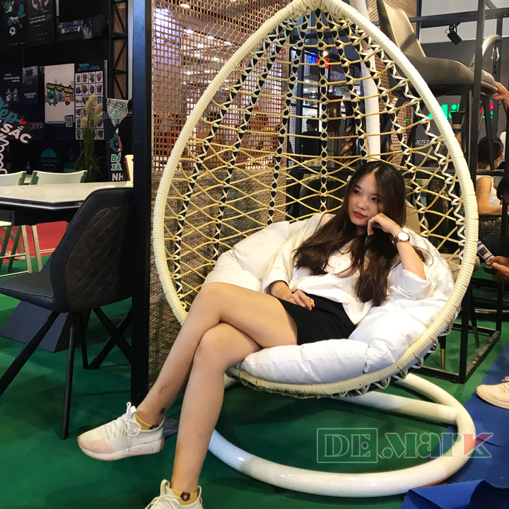 Xích đu quả trứng: Thiết kế độc đáo cho không gian sống