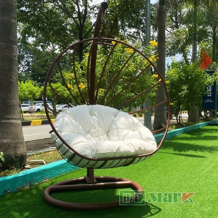 Xích đu giả mây trở thành điểm check-in ấn tượng cho giới trẻ.