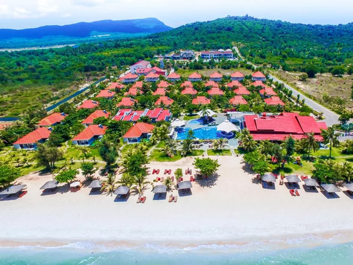 DEMARK CUNG CẤP BÀN GHẾ GIẢ MÂY CHO MERCURY PHÚ QUỐC RESORT AND VILLAS
