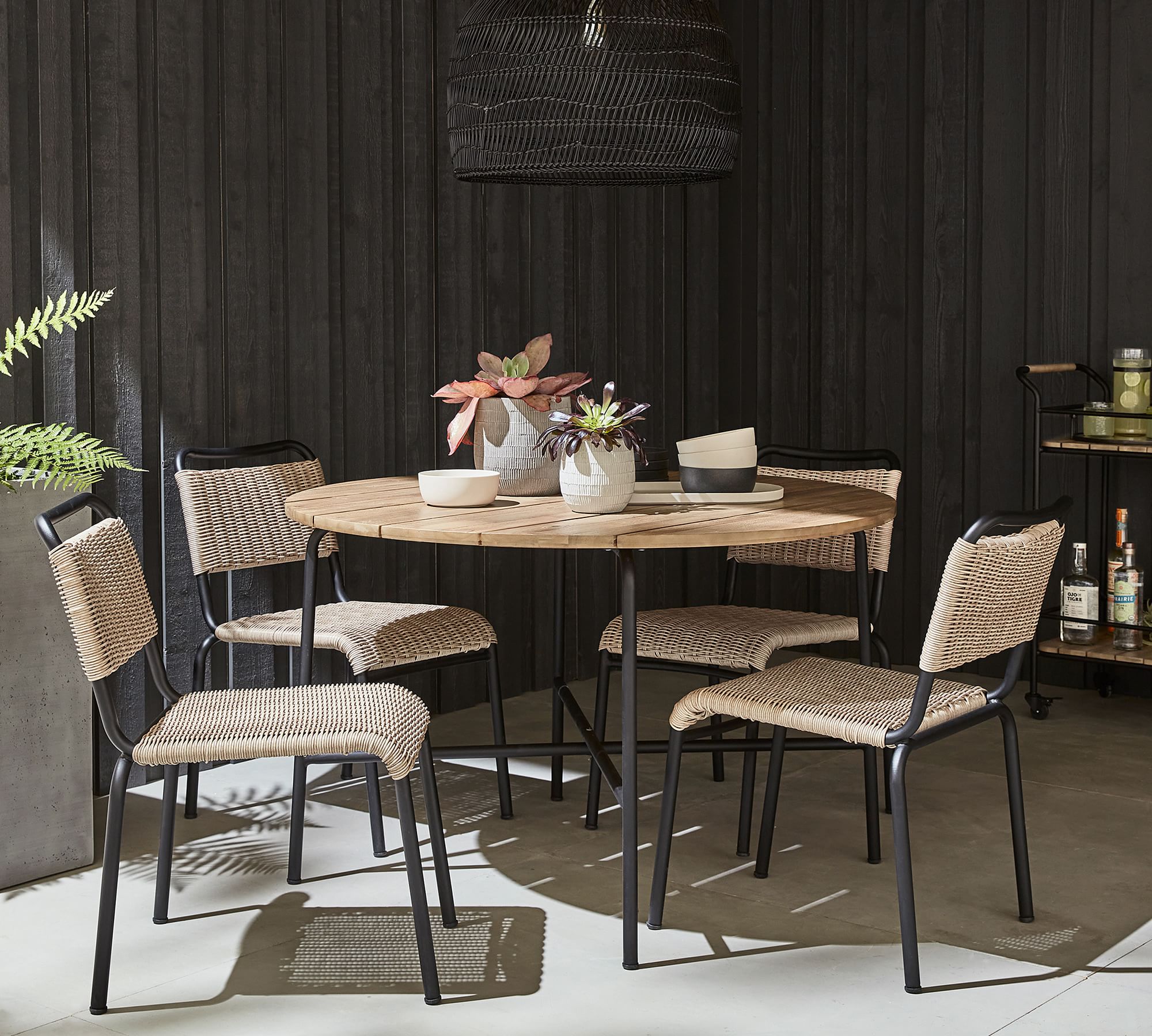 Bàn ghế giả mây cao cấp – Giải pháp chống nóng lý tưởng cho không gian ngoài trời