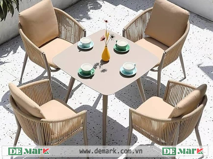 Bàn ghế ngoài trời DeMark phù hợp nhu cầu sử dụng