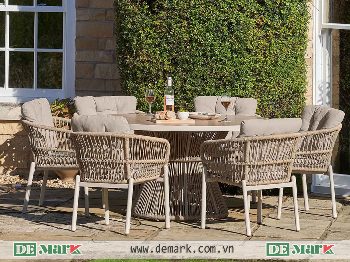 Bàn ghế ngoài trời DeMark phù hợp nhu cầu sử dụng