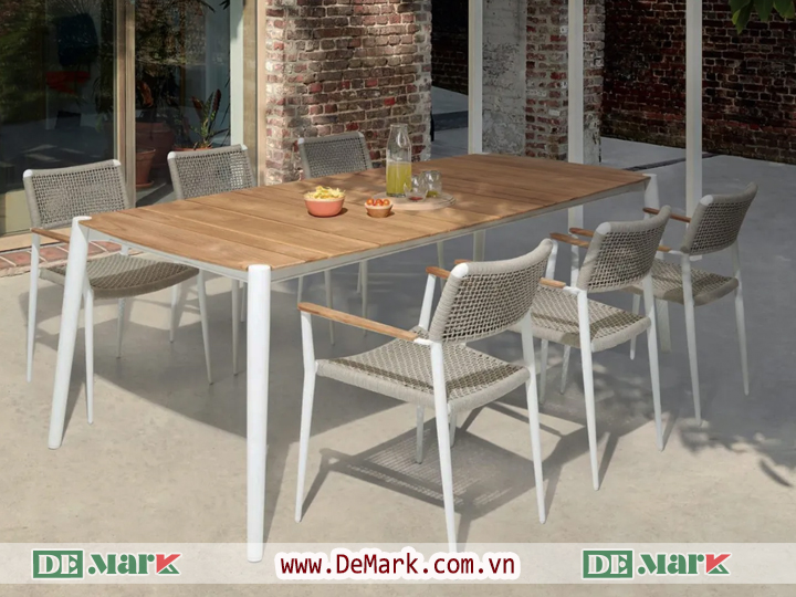 Bàn ghế sân thượng kết hợp cây xanh