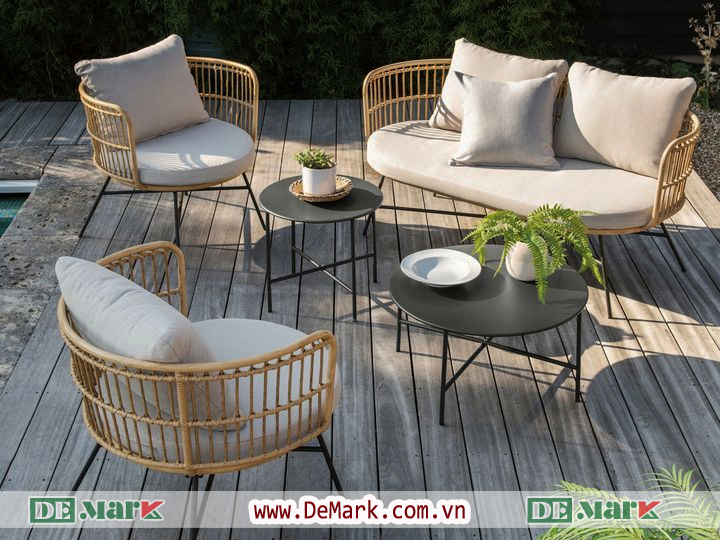 Bố trí bàn ghế ngoài trời sân thượng
