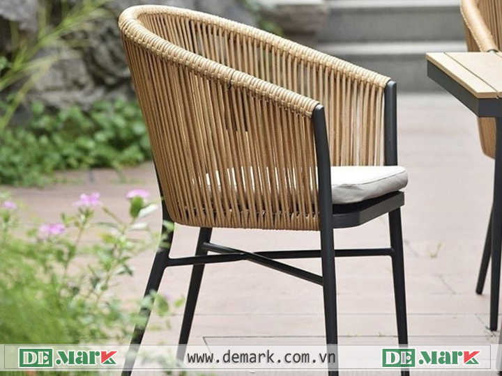 Ghế có tay ngoài trời