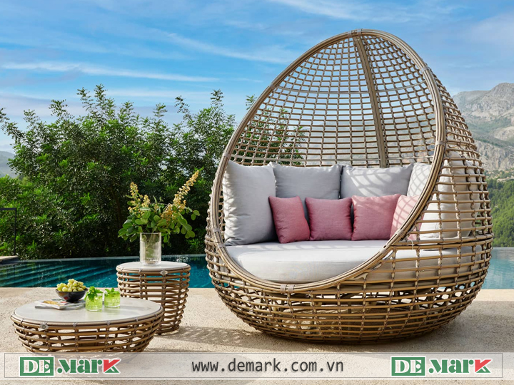 Ghế nằm hồ bơi trong khu nghỉ dưỡng