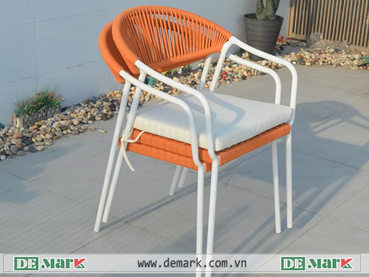Ghế xếp chồng ngoài trời dễ bố trí