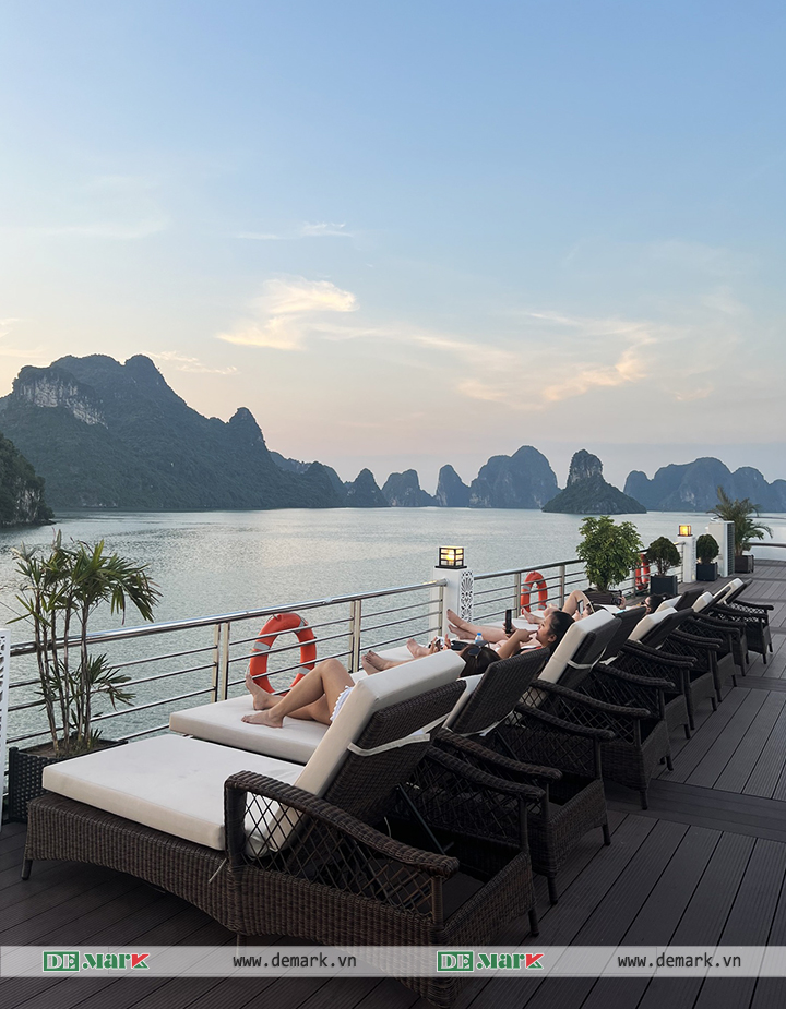 Nội Thất DeMark cung cấp Ghế Hồ Bơi Giả Mây cho du thuyền 5* Oasis Bay Party Cruise Halong Bay