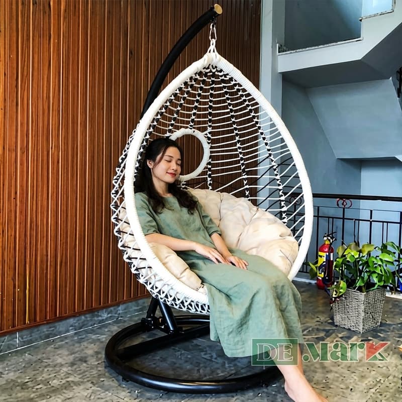 Khu vực check in nổi bật với xích đu ngoài trời độc đáo
