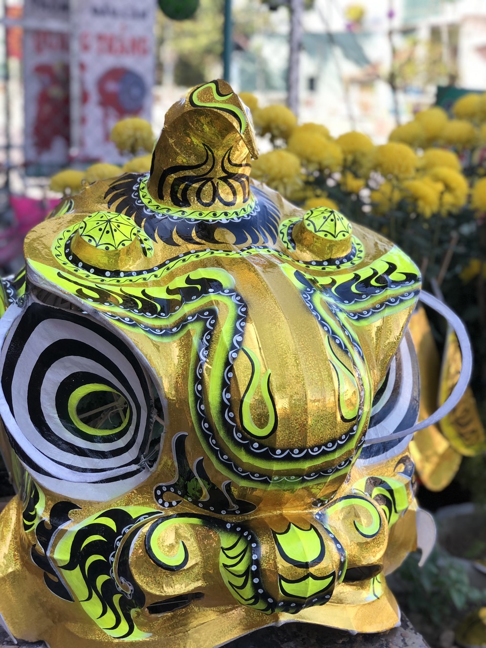 Lân Mengkok màu vàng- mẫu lân mới