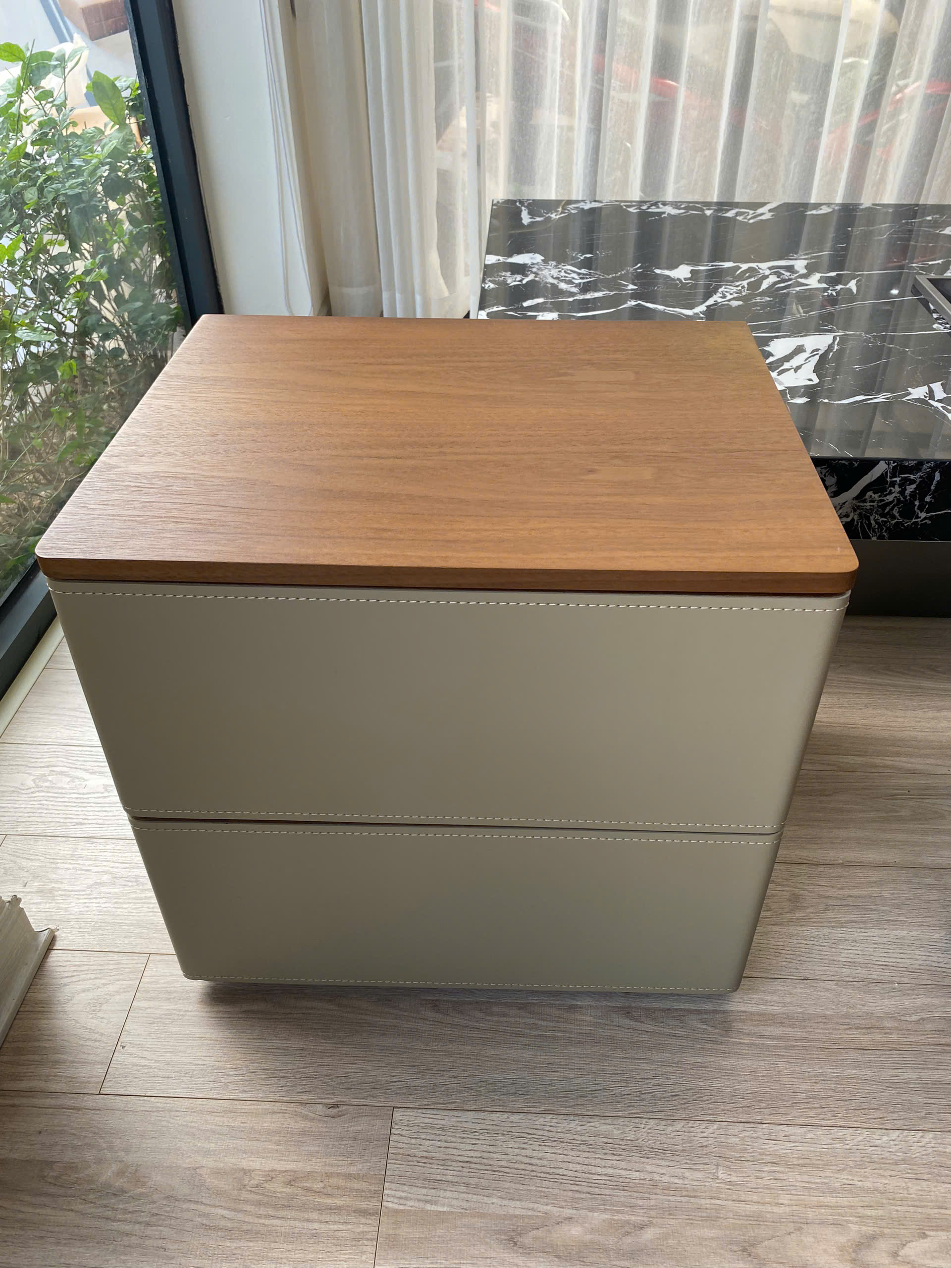Tab Giường Bọc Da EINES Nightstand Table TG122