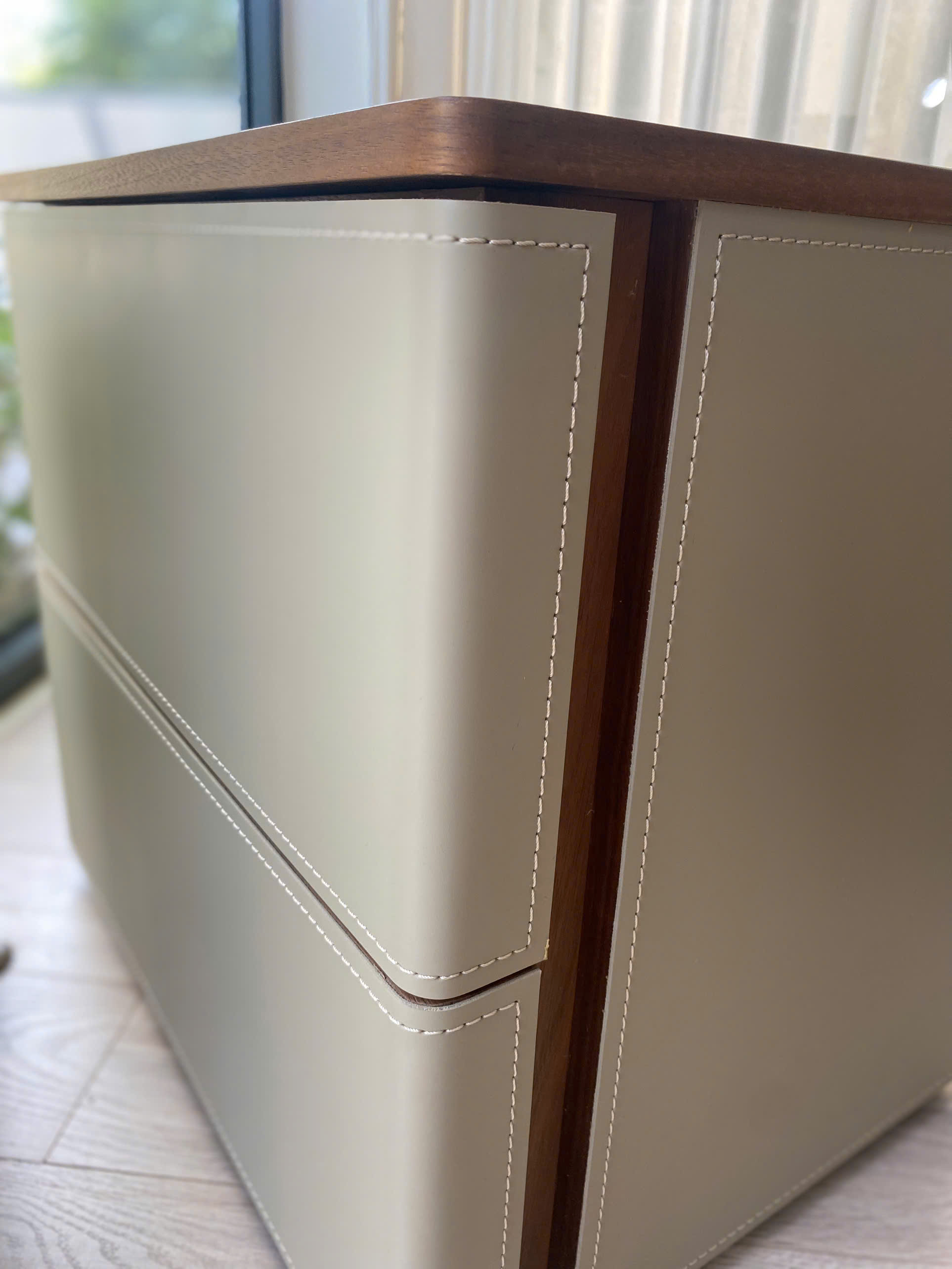 Tab Giường Bọc Da EINES Nightstand Table TG122