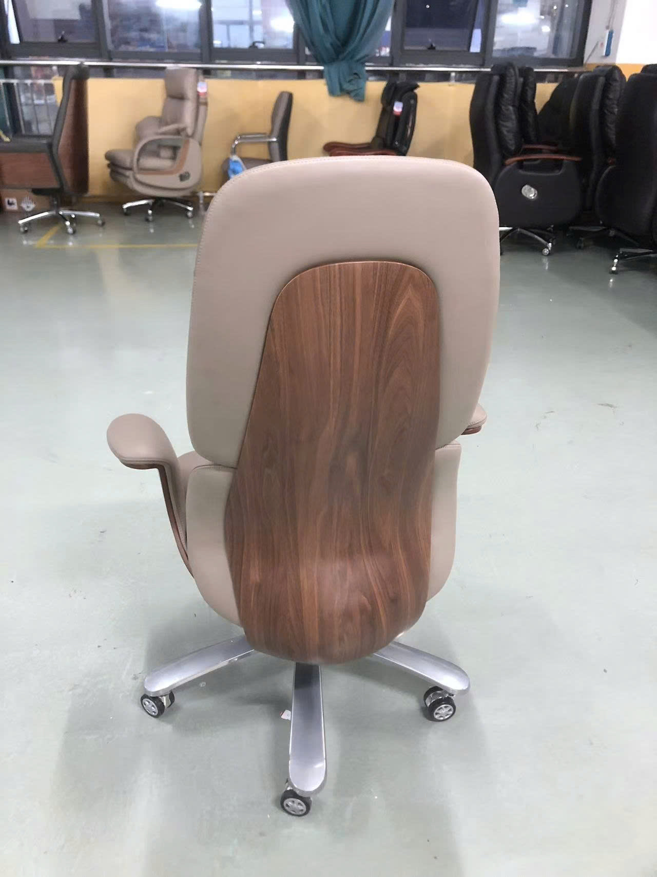 Ghế làm việc văn phòng ốp gỗ