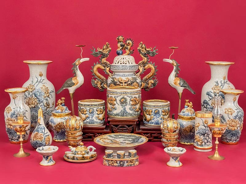 Bộ đỉnh hạc trên ban thờ có ý nghĩa gì ?