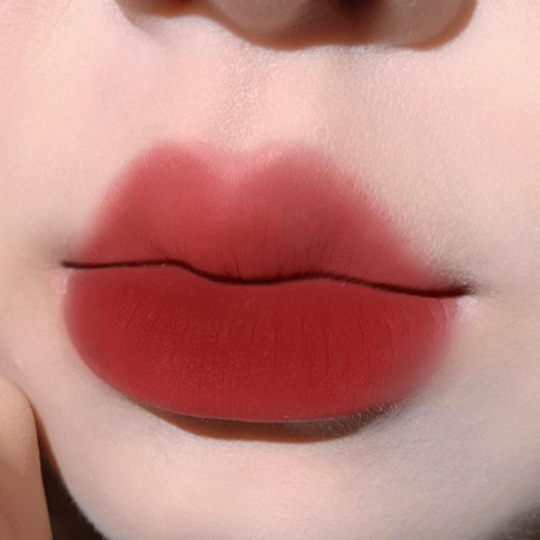 Yves Saint Laurent The Slim Velvet Radical - 301