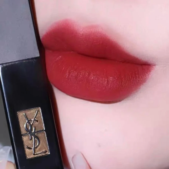 Yves Saint Laurent The Slim Velvet Radical - 301
