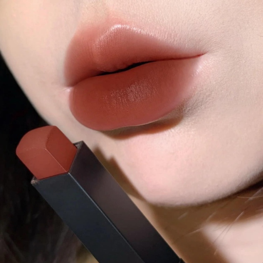 Yves Saint Laurent The Slim Velvet Radical - 301