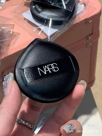 NARS Mút Tán Nền