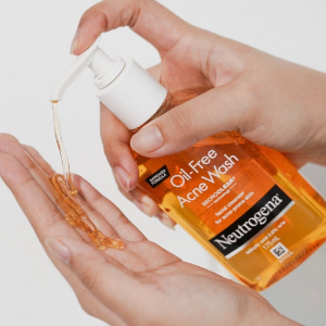 Neutrogena Sữa Rửa Mặt Oil-Free Acne Wash 175ml D/C