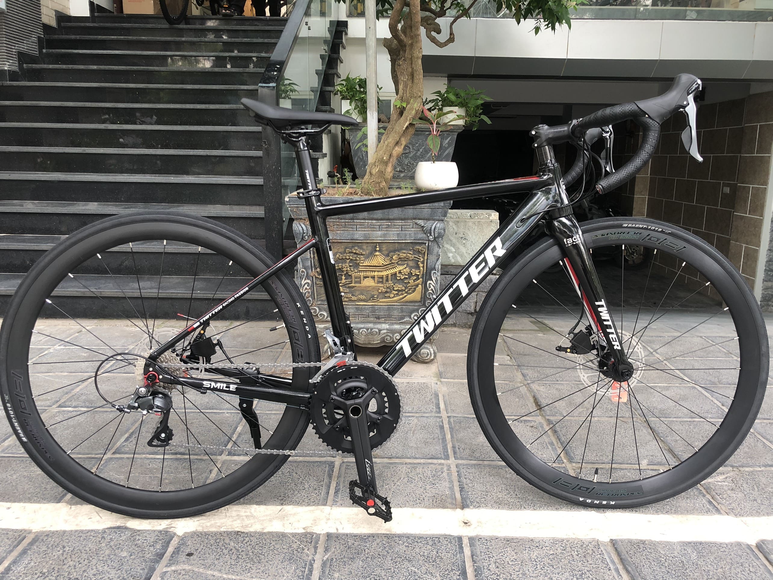 Xe đạp đua Twitter Smile Disc R2000 phanh đĩa | Bike2School - Hệ thống ...