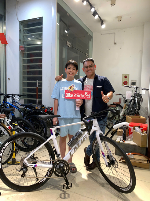 Học sinh cấp 2 hào hứng cùng xe đạp mới tại Bike2School