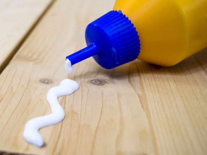 Keo sữa là gì? Keo sữa có độc không và dán được vật liệu gì?