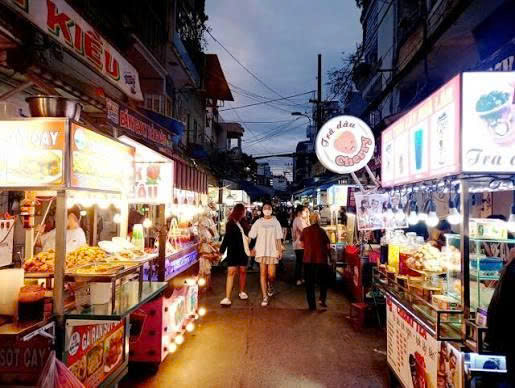 🍜 Thử một ngày khám phá các món ăn đường phố