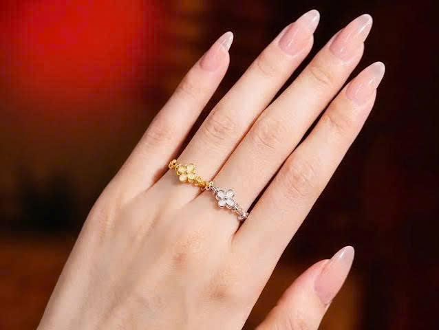 ✨ Trang sức bạc và trang sức vàng: Phối đồ thế nào để luôn xinh?