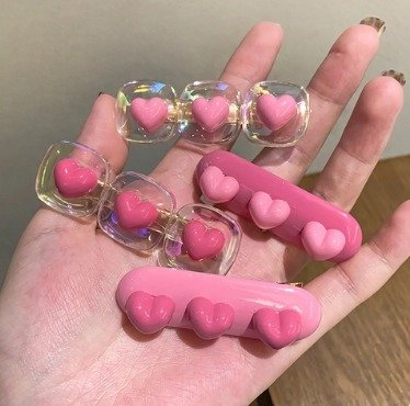 NHỮNG PHỤ KIỆN KẸP MÁI SẼ LÀM BẠN TOÁT RA SỰ XINH ĐẸP NHẤT Ở MỌI NƠI